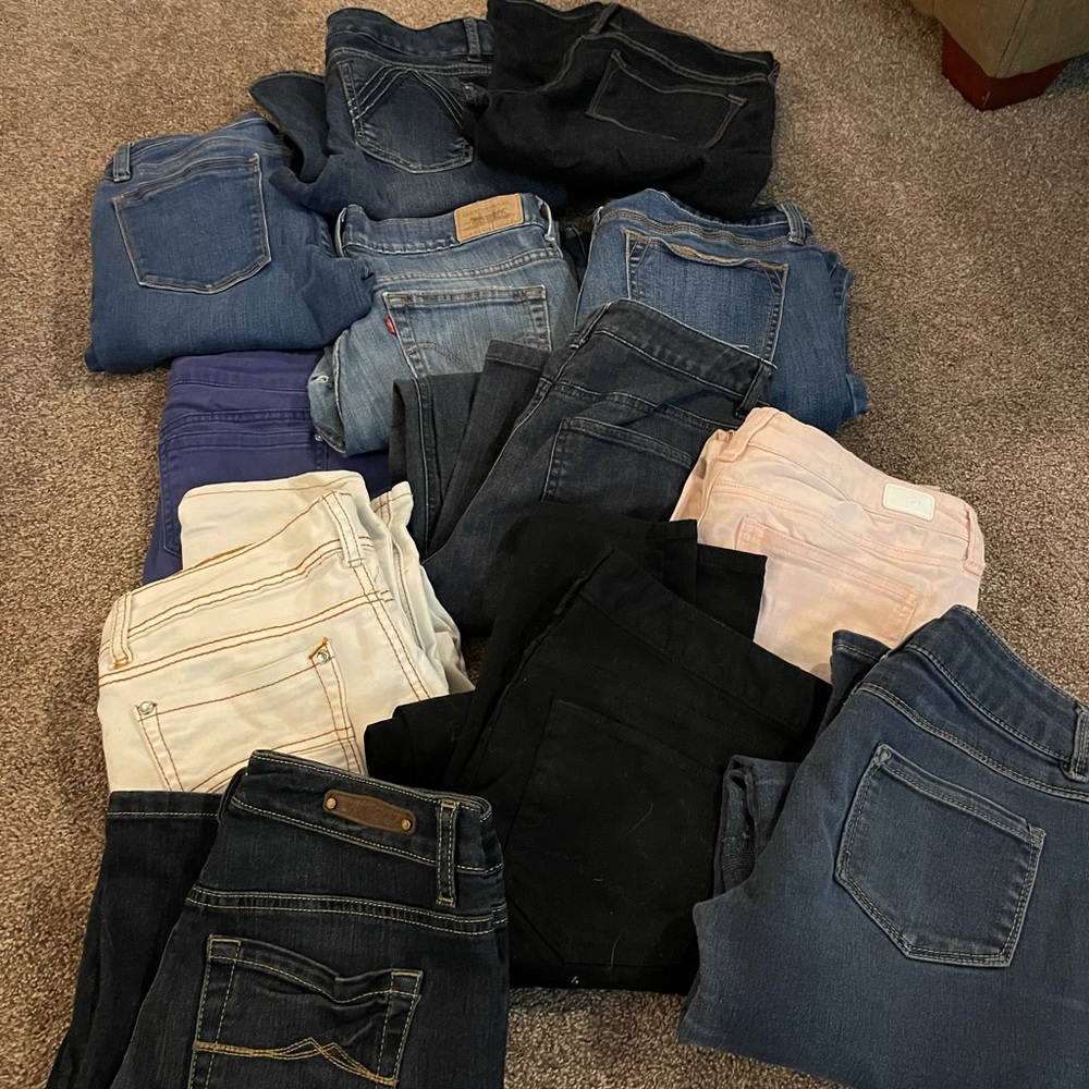 Lot of women’s Jeans!